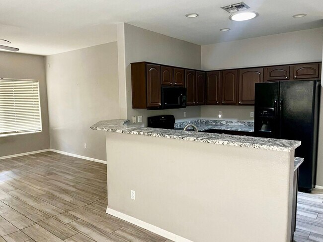Building Photo - Remodeled Gilbert home
