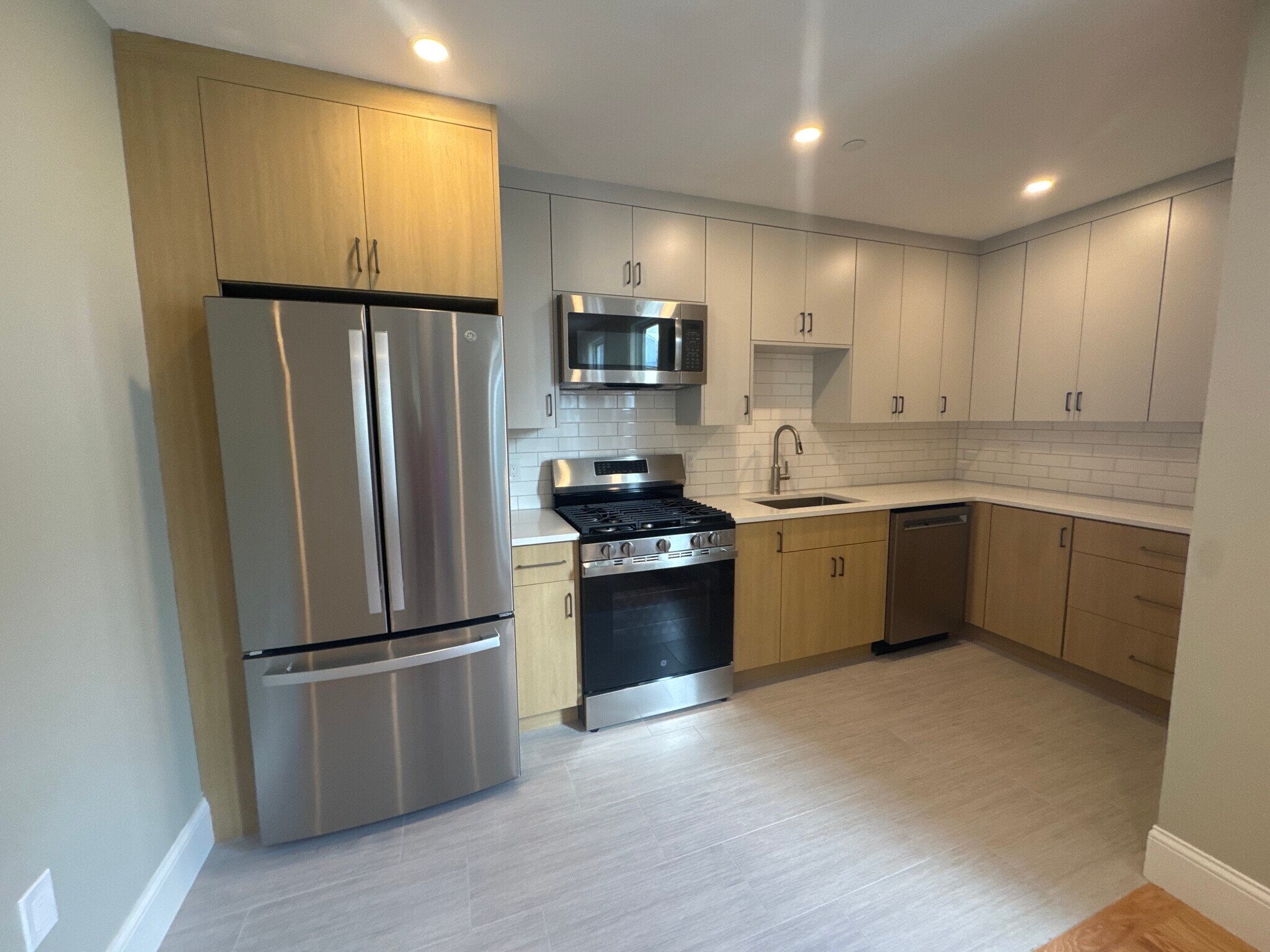 Kitchen GE Appliances - 36 Gates St