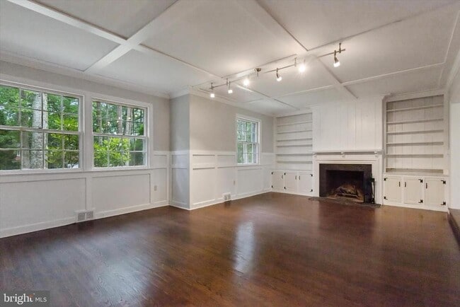 Primary Photo - 310 Pine Tree Rd