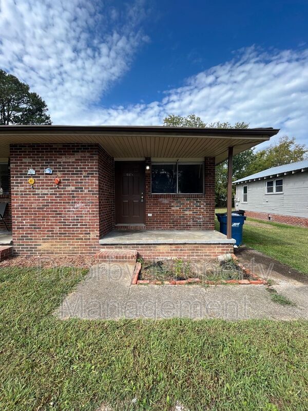 Primary Photo - 807 Henderson Ave