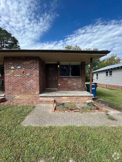 Building Photo - 807 Henderson Ave