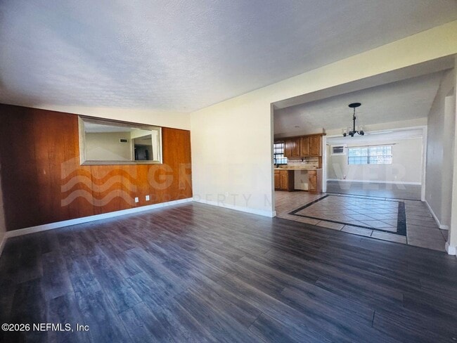 Building Photo - 246 Sara Dr