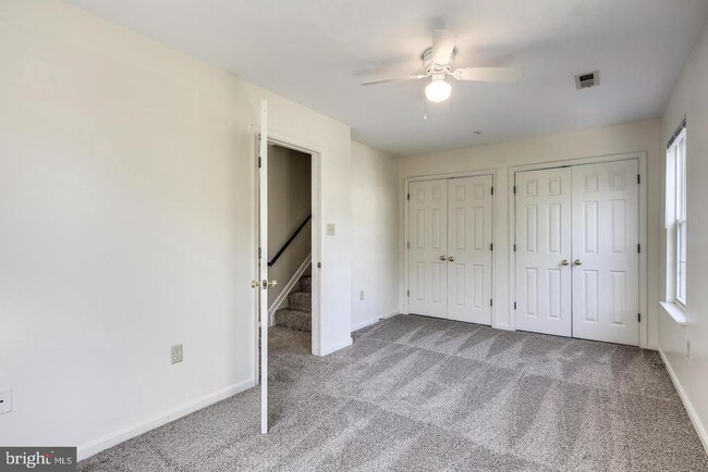 Building Photo - 2018 Cooper Point Ct