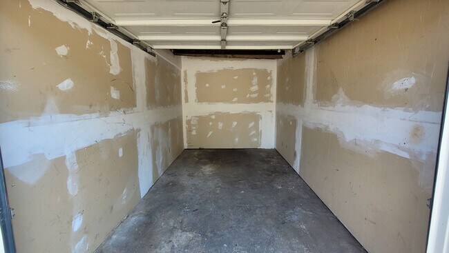Building Photo - Vacancy at Whittier Duplex!
