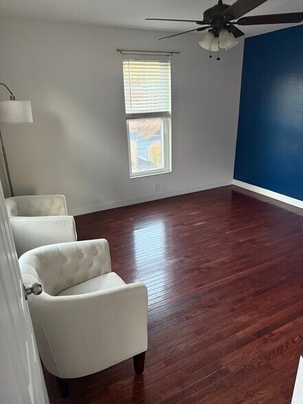 Building Photo - 553 Elsmere St