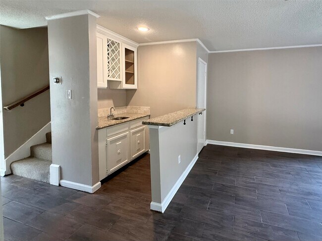 Building Photo - 2517 Bering Dr