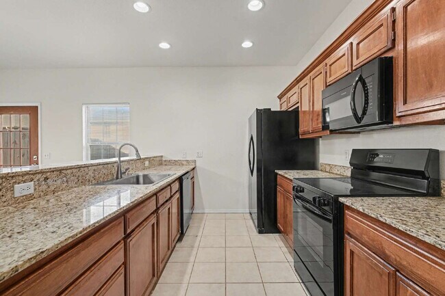 Building Photo - Spacious 3-Bed Duplex in Bentonville with Granite Elegance – Your Ideal Home Awaits!