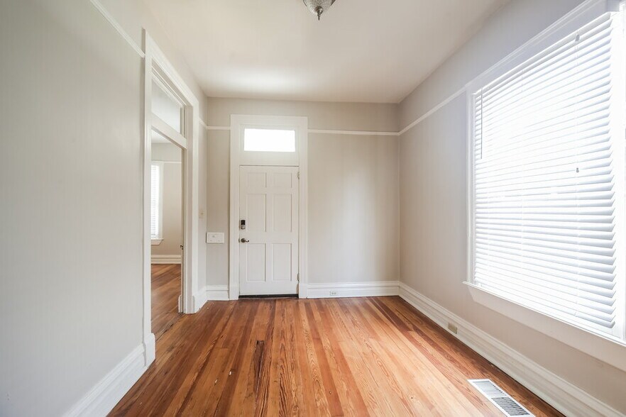Building Photo - 2057 Vinton Ave