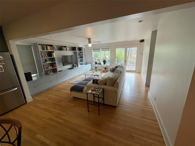 Building Photo - 1415 Travis Heights Blvd