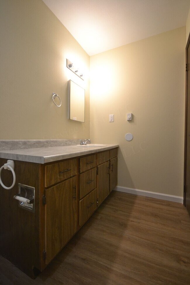 Building Photo - Cross Timbers Apartment