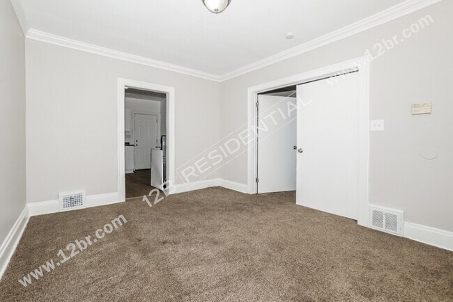 Building Photo - 2-Bedroom Down Unit and Large Kitchen