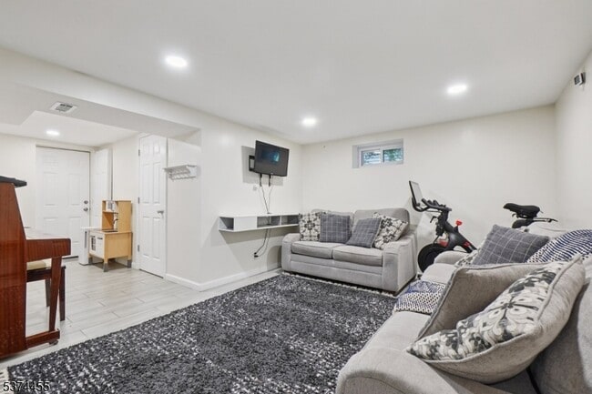 Building Photo - 51 Brookhill Ter
