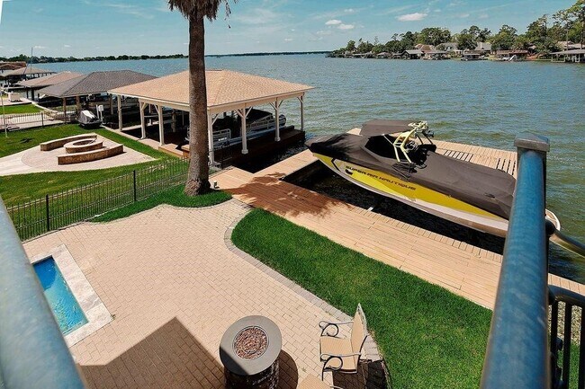 Building Photo - 12374 Lake Vista Dr