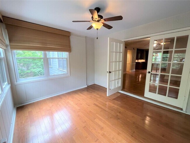 Building Photo - 82 Montre Square NW