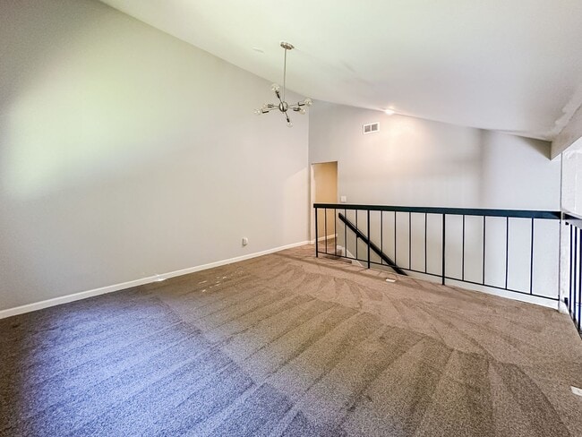Building Photo - Completely Renovated 3+ Bed, 2 Bath Tierra...