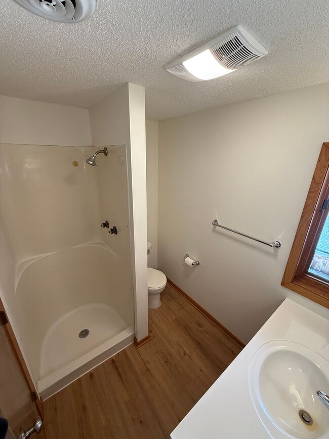 Building Photo - Beautiful 3 Bedroom Home on Rice Lake