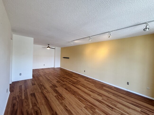 Building Photo - 710 E 200 S