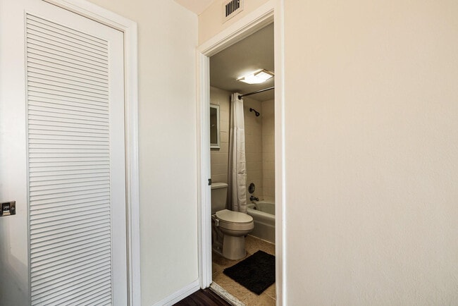Building Photo - 6 Royal Palm Way