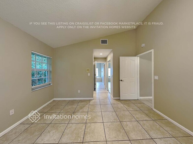 Building Photo - 2293 Stonegate Dr