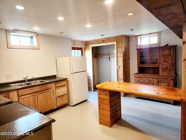 Building Photo - 285 Gridley Rd