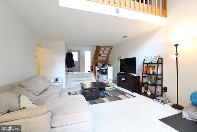 Building Photo - 30 Chicopee Dr