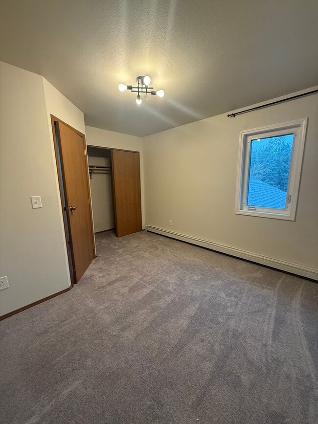 Building Photo - 2805 Cowles St