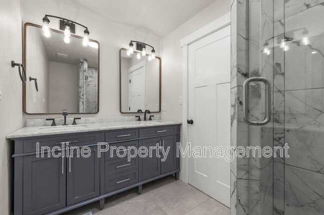 Building Photo - 450 Scenic Dr