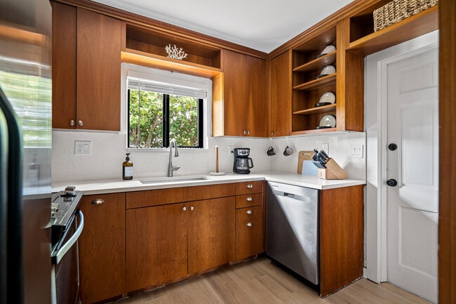 Building Photo - 2330 N Ocean Blvd