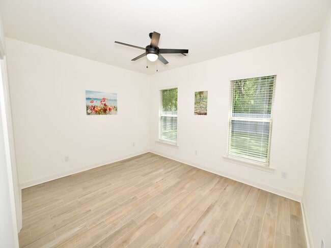 Building Photo - Gorgeous property in the highly sought after Jamestown Crossing in Prairieville