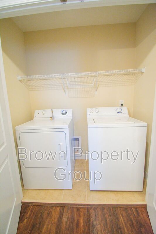 Building Photo - 7217 Pebblebrook Dr