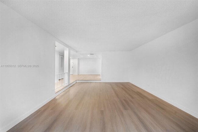 Building Photo - 3650 Inverrary Dr