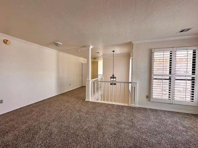 Building Photo - Spacious 4 Bed in Deer Creek