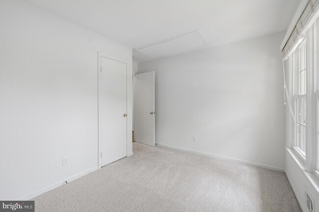 Building Photo - 12027 Devilwood Dr