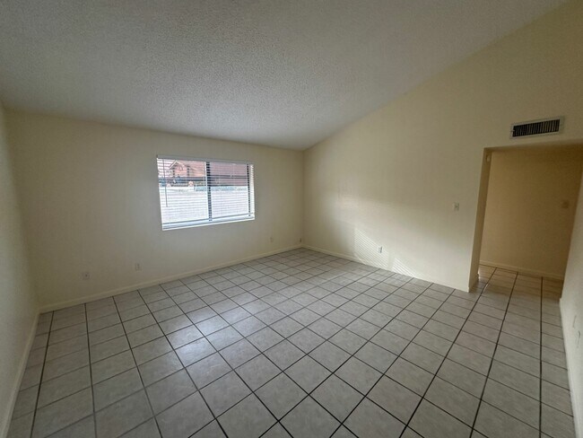 Building Photo - 784 W 37th St