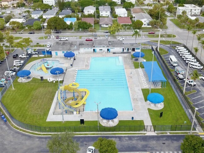 Building Photo - 1987 NE 171 St