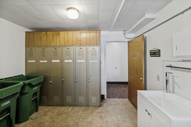 Building Photo - 777 Saturn Dr