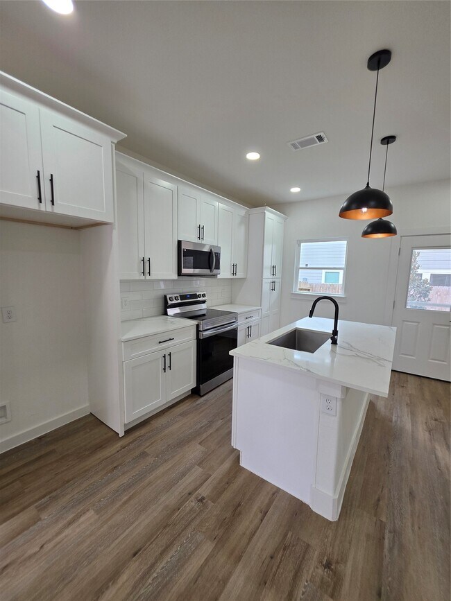 Building Photo - 1407 Odd Fellow St