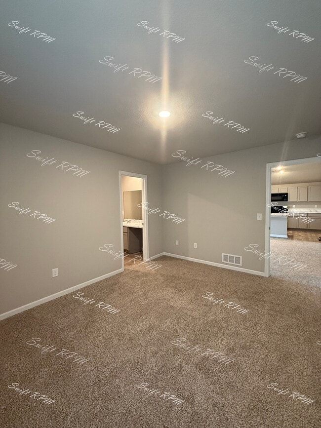 Building Photo - 559 W Lanesfield St