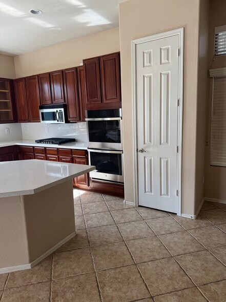 Building Photo - 10511 W Villa Hermosa