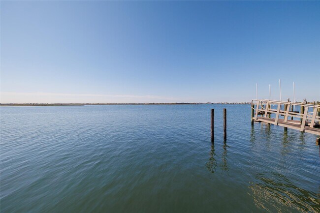 Building Photo - 4047 Greentree Dr