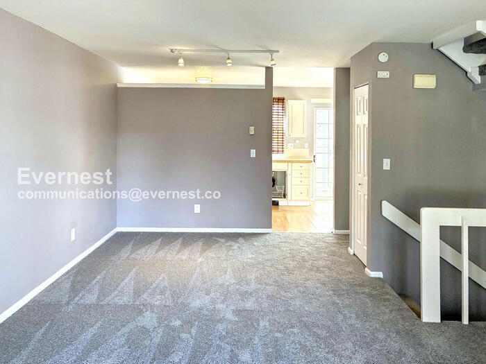 Building Photo - 2828 Silverplume Dr