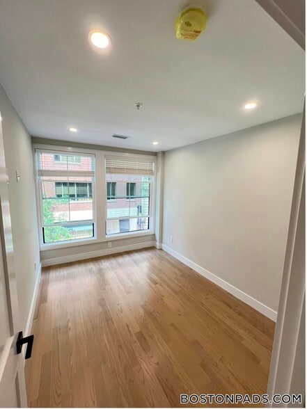 Building Photo - 230 Tremont St