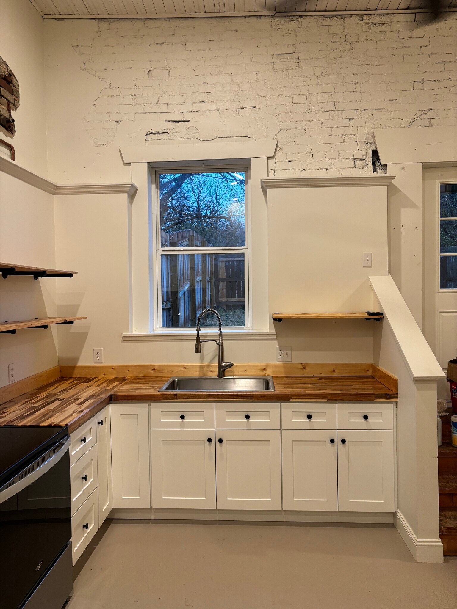 Building Photo - 7 Main St E