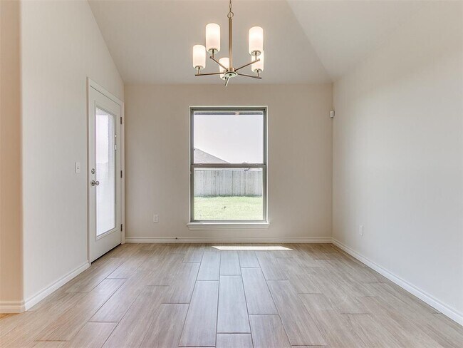 Building Photo - 561 Grand Sycamore Dr