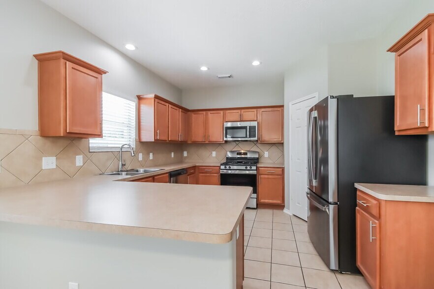 Building Photo - 9103 Plume Tree Dr