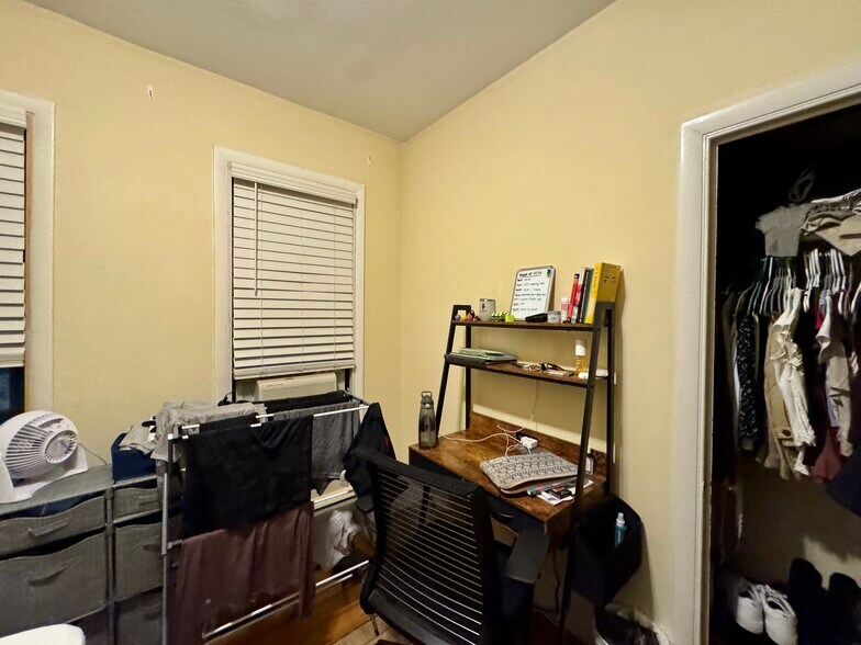 Building Photo - 1516 Tremont St