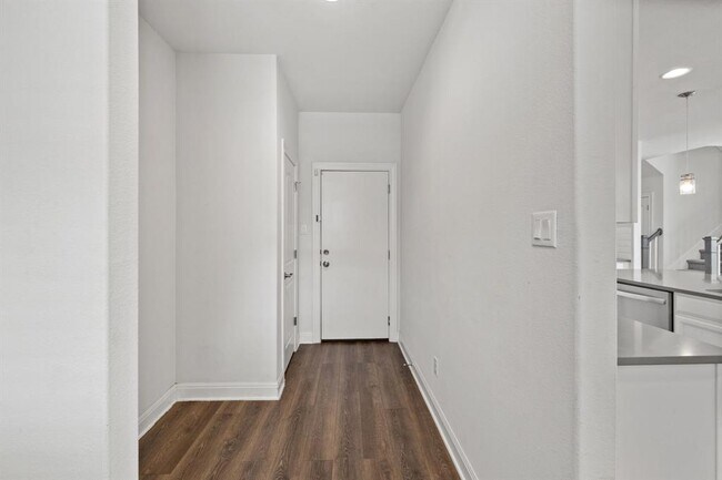 Building Photo - 138 Fern Dr