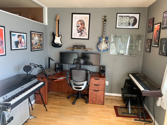 Office/Den. Perfect for remote work, music room, gaming center, etc. - 3101 Blake St