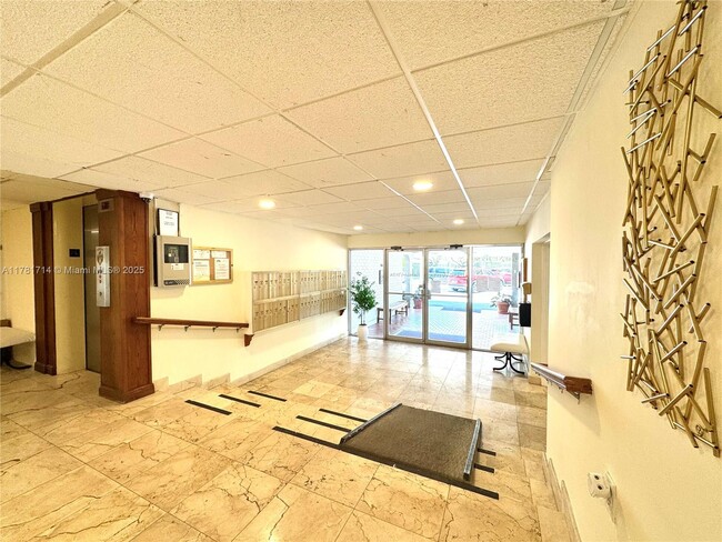 Building Photo - 1750 NE 115th St