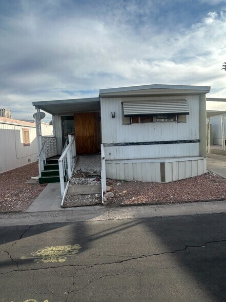 Building Photo - 3601 E Wyoming Ave